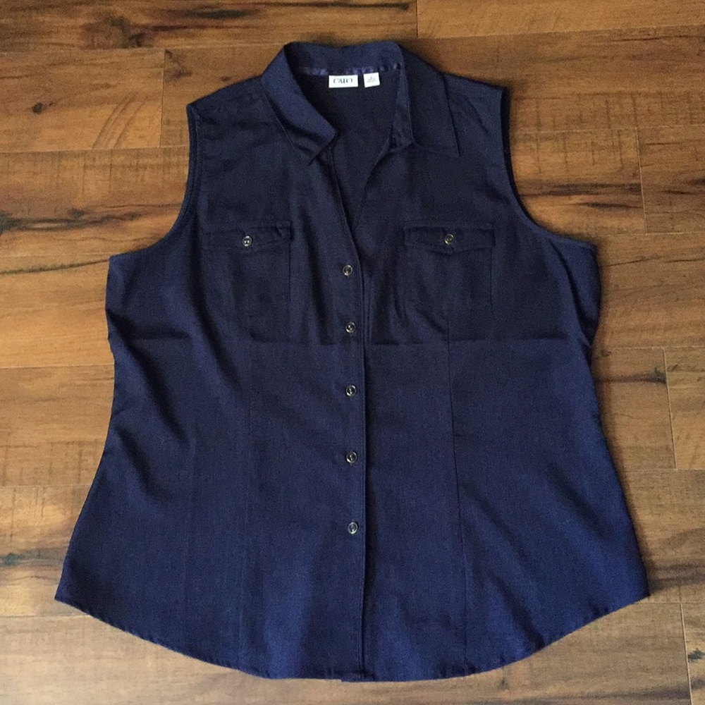 Women’s Sleeveless Button Down Top